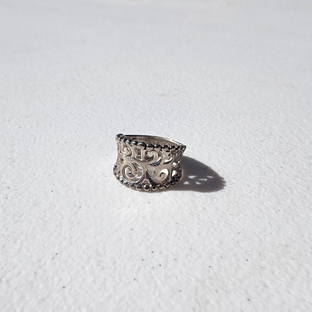Vintage Womens Ring - VTG 925 - Intricate Silver Swirl Design
